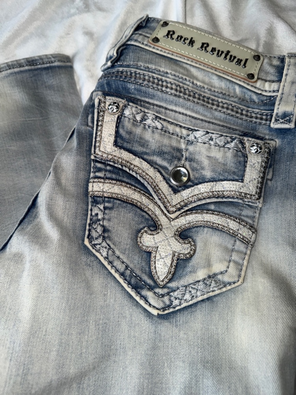 Rock Revival Light Wash Boot Cut Jeans with Embellished Back Pocket brand new